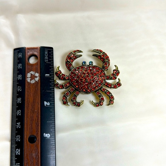 Heidi Daus pin brooch lapel Crustacean Crab New! - Picture 3 of 8